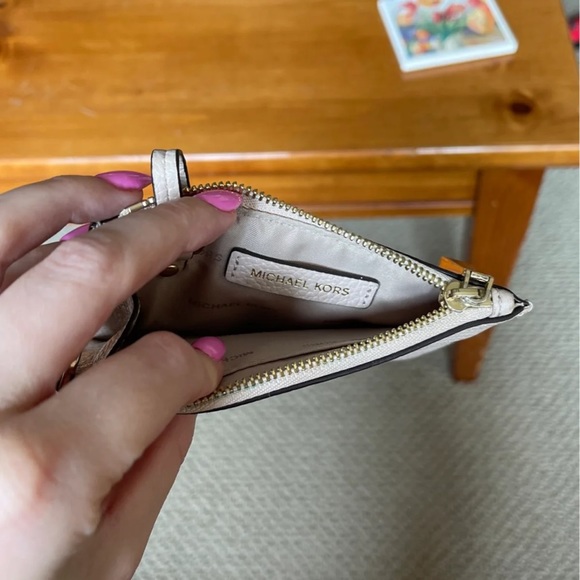 Micheal Kors wallet - Picture 3 of 3